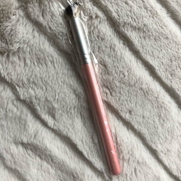 ๐ค๐ Angled Eye Shadow Brush & Fan Brush - Picture 2 of 4